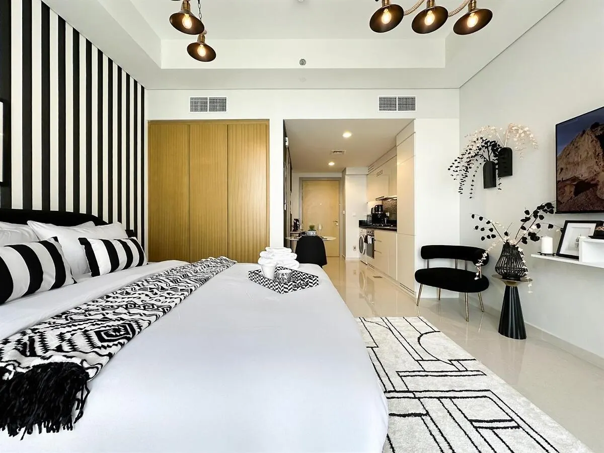 Trophy-Twilight Edge Studio 55Th Floor W Lush Lagoon Pool دبي شقة