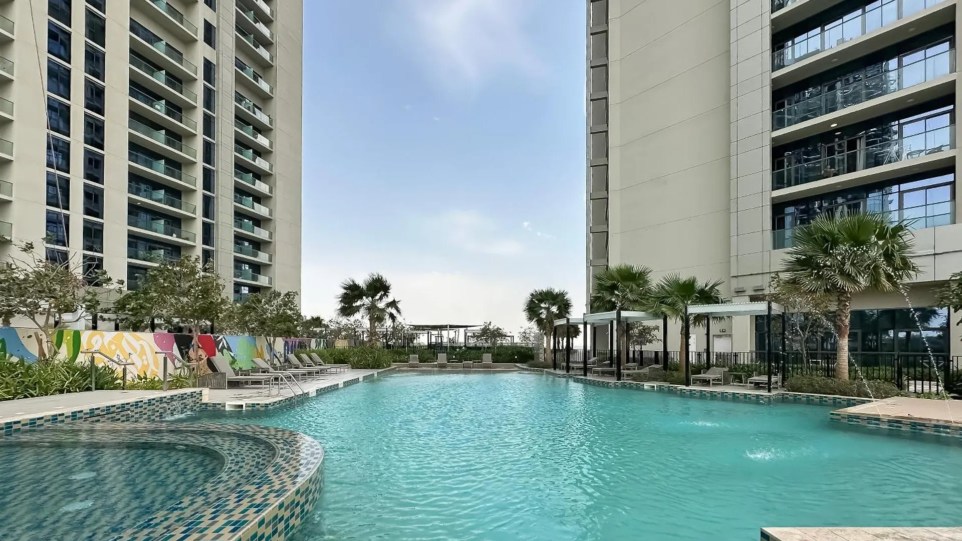Trophy-Twilight Edge Studio 55Th Floor W Lush Lagoon Pool Dubai