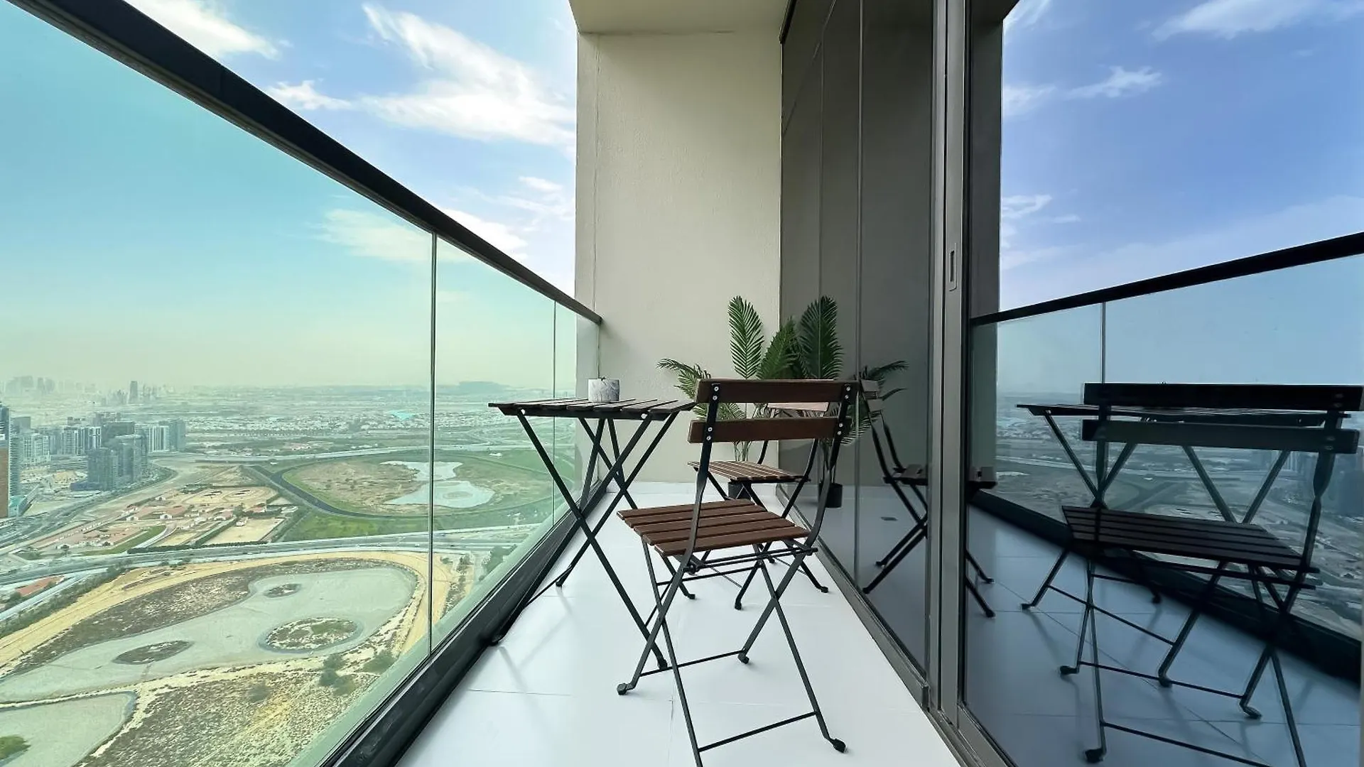 Trophy-Twilight Edge Studio 55Th Floor W Lush Lagoon Pool Dubai Apartment