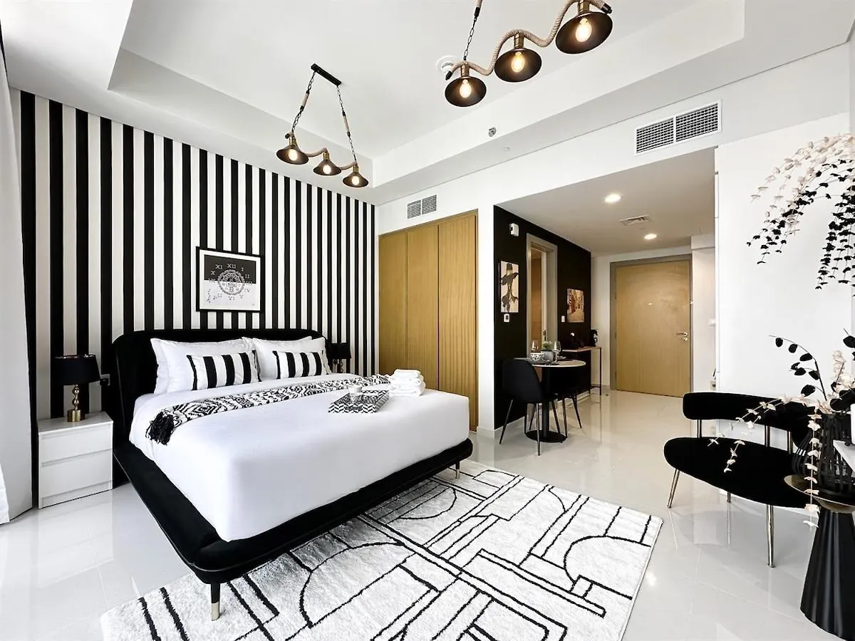 Trophy-Twilight Edge Studio 55Th Floor W Lush Lagoon Pool Dubai