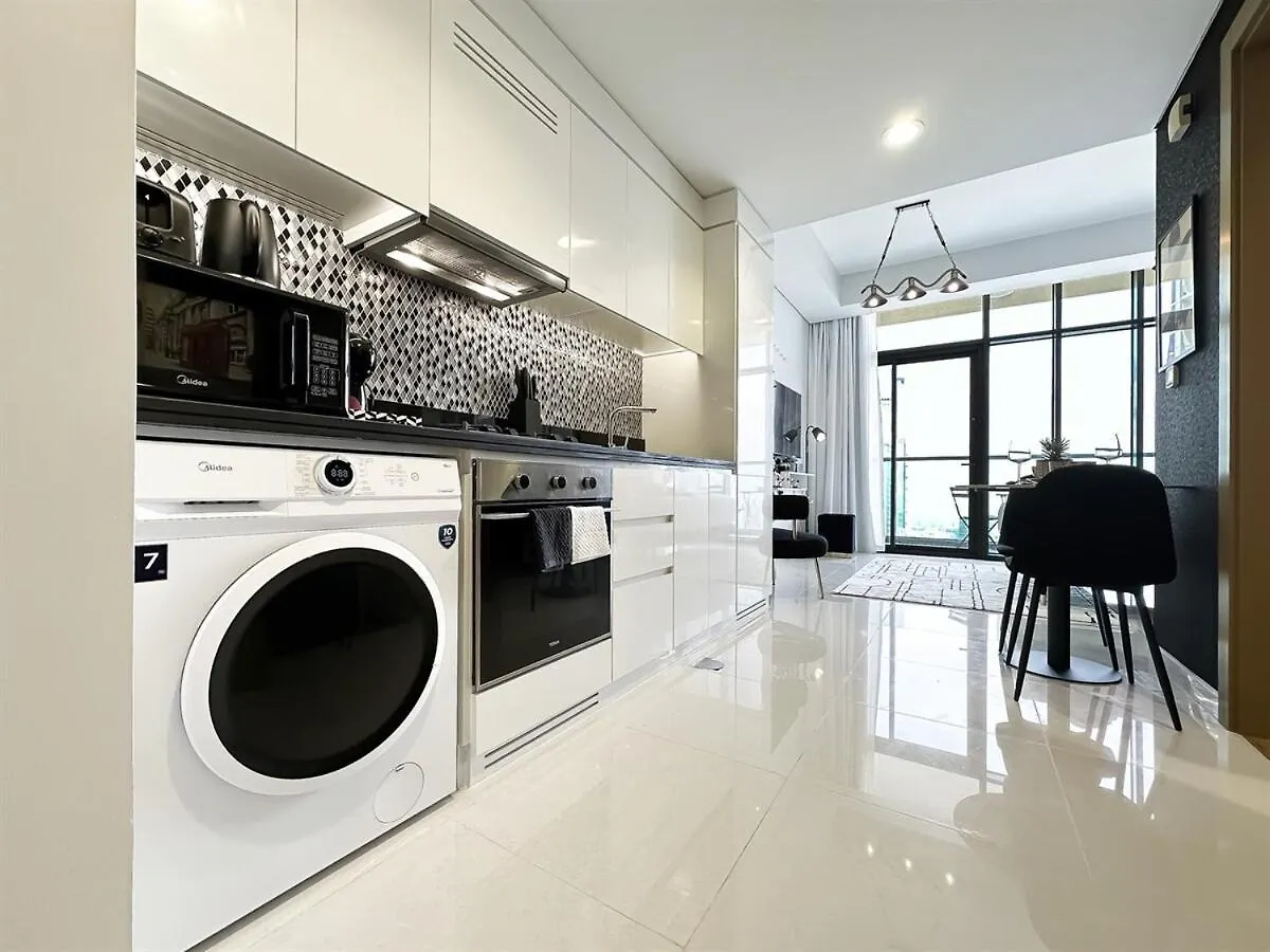 Trophy-Twilight Edge Studio 55Th Floor W Lush Lagoon Pool Dubai Apartment