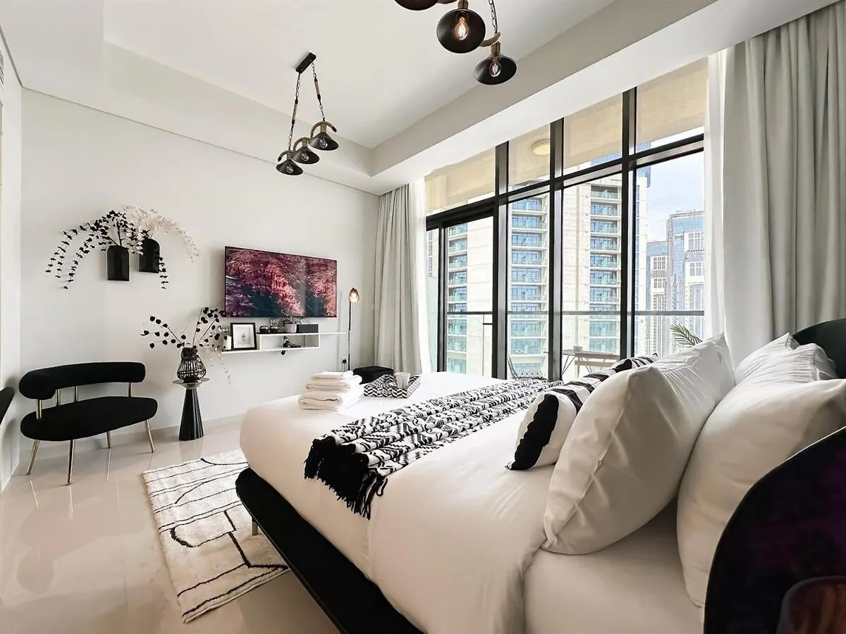 Trophy-Twilight Edge Studio 55Th Floor W Lush Lagoon Pool Dubai Apartment