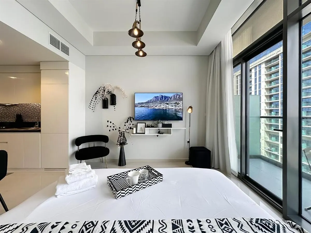 Trophy-Twilight Edge Studio 55Th Floor W Lush Lagoon Pool Dubai United Arab Emirates