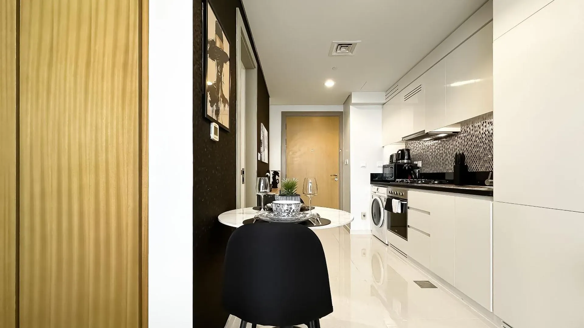 Trophy-Twilight Edge Studio 55Th Floor W Lush Lagoon Pool Dubai Apartment
